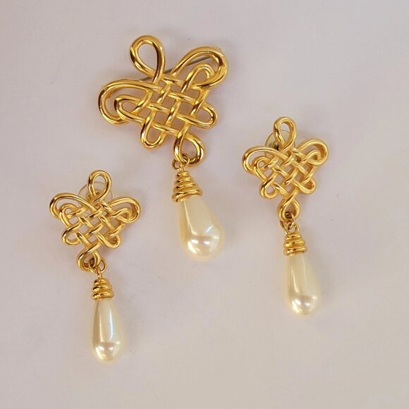 Alfred Sung Vintage Faux Tear Drop Pearl Love Knot Design Earring and Brooch Set - Picture 3 of 10
